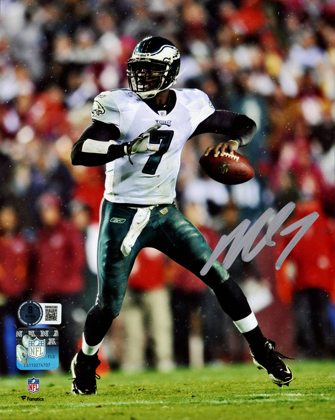 Michael Vick Autographed 8x10 Photo Philadelphia Eagles Beckett BAS Witness Stock #243622