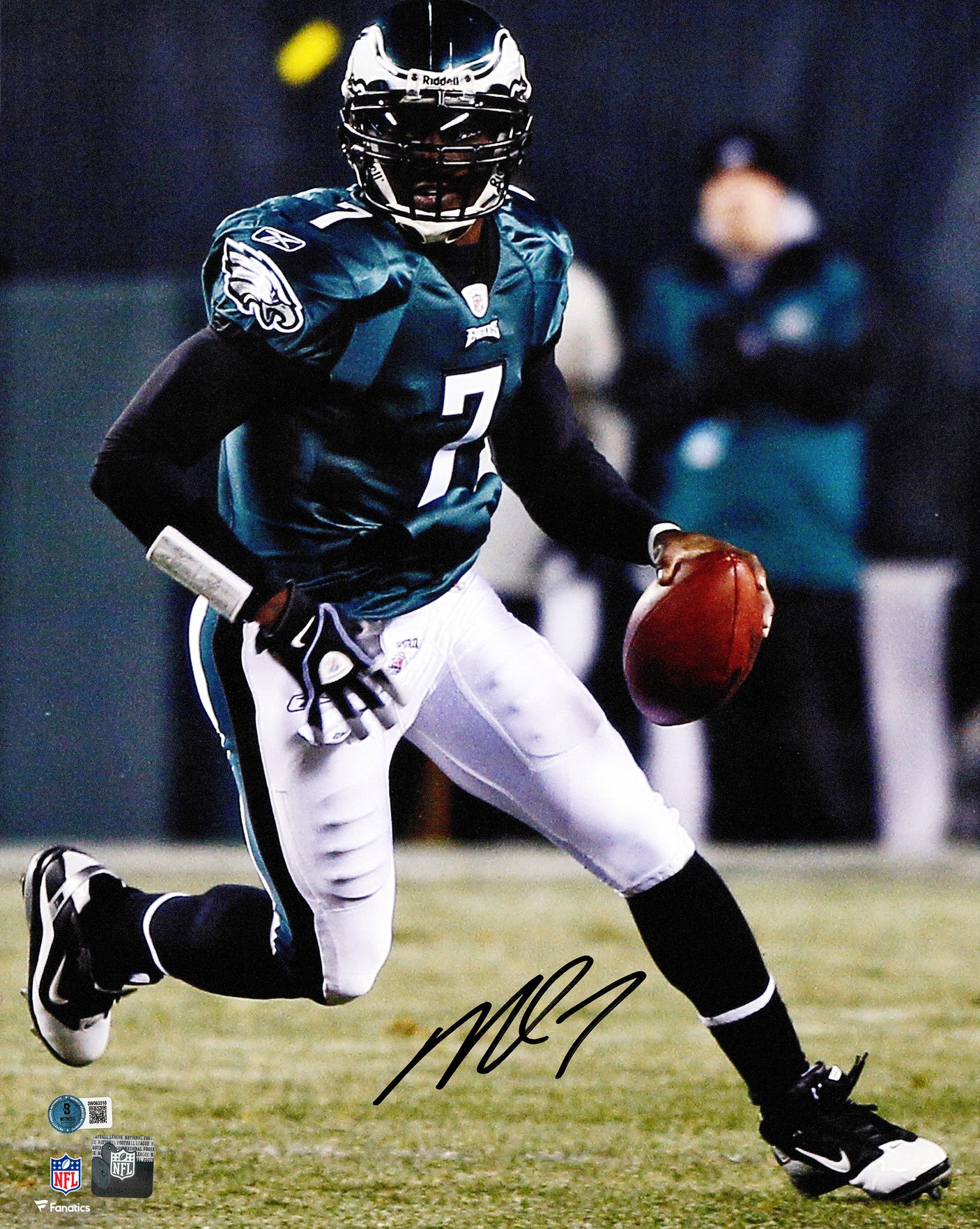 Michael Vick Autographed 16x20 Photo Philadelphia Eagles Beckett BAS Witness Stock #243624