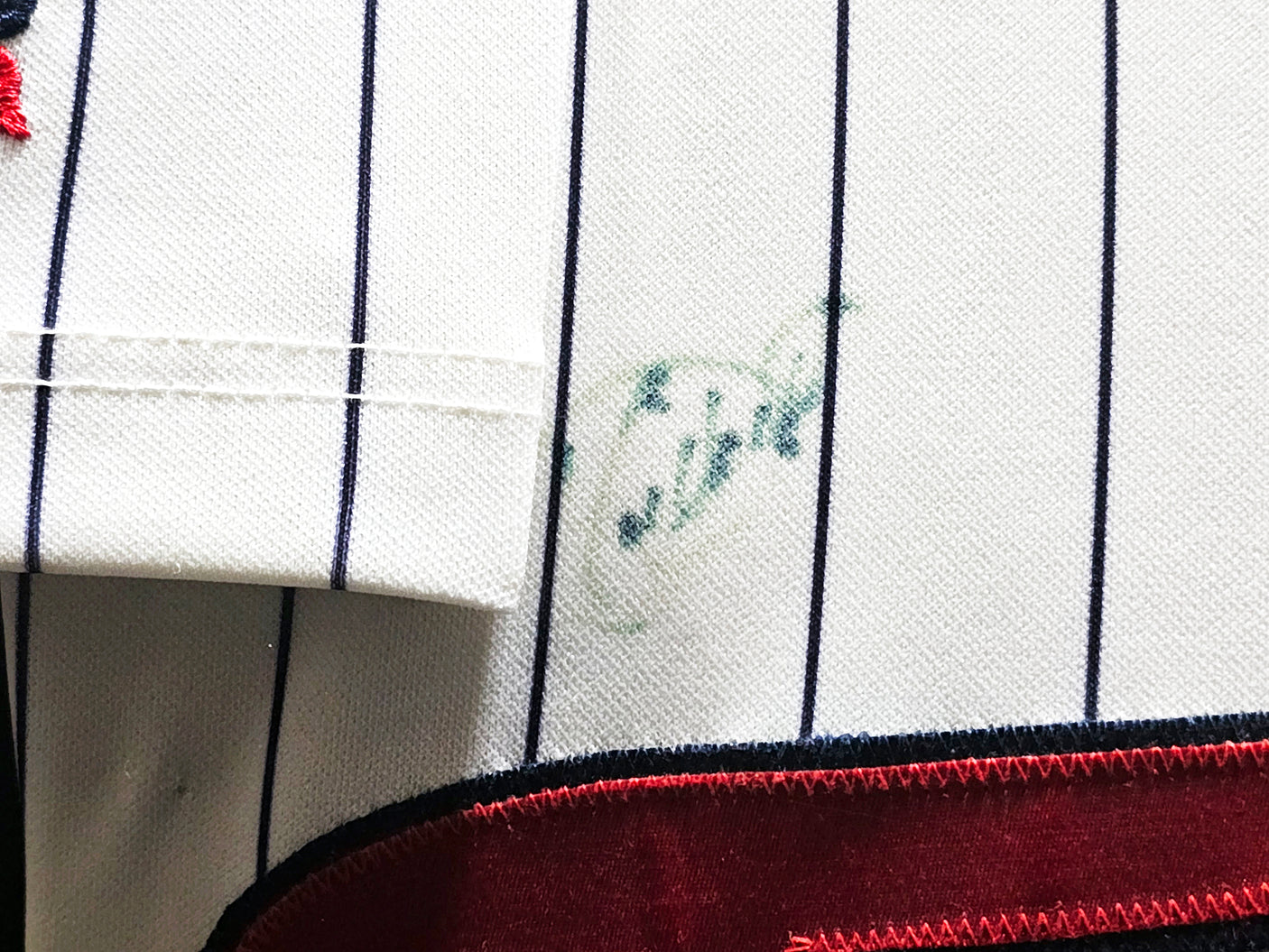 Minnesota Twins Kirby Puckett Autographed Framed White Rawlings Jersey (Light) Beckett BAS #AC74569