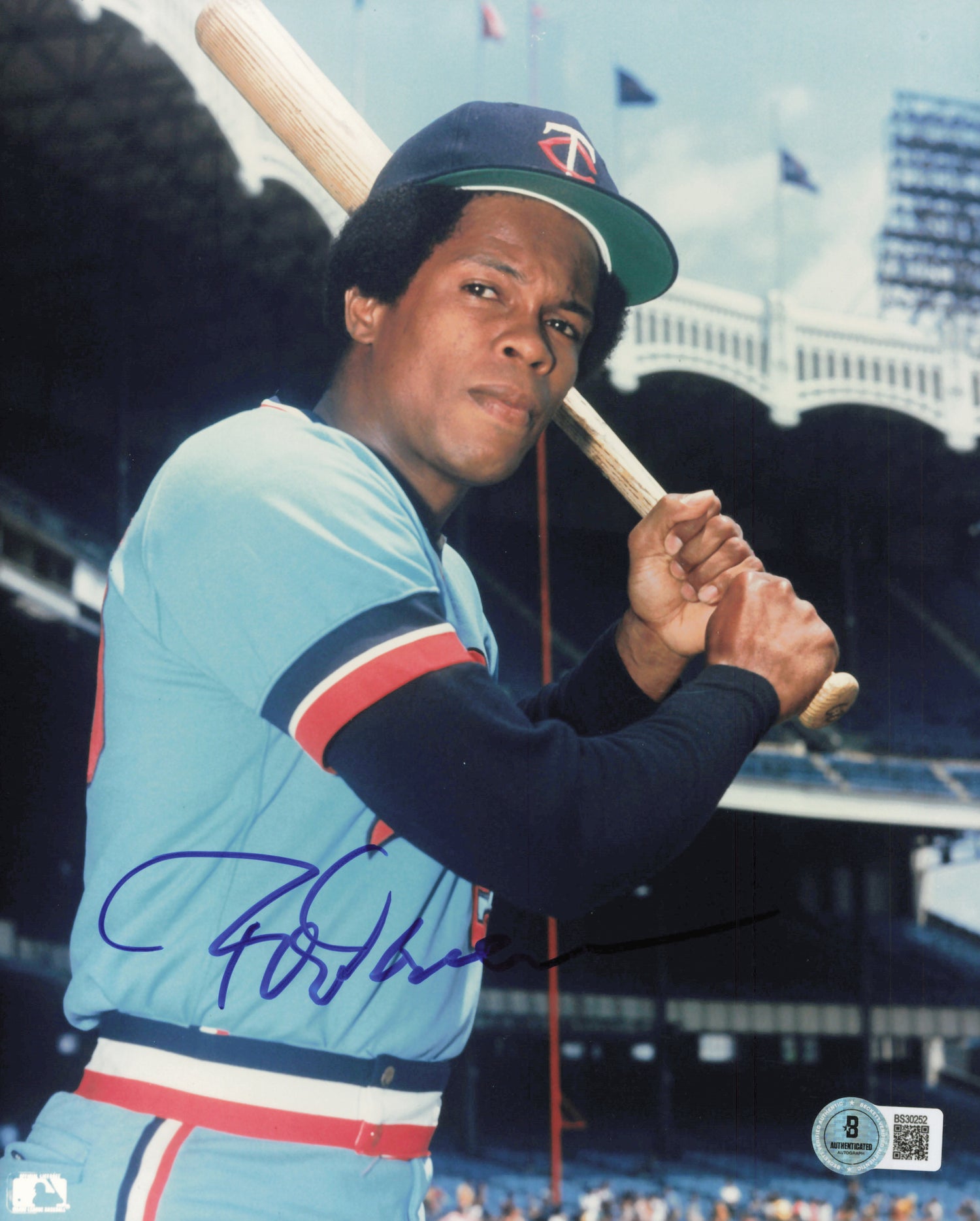 Rod Carew Autographed 8x10 Photo Minnesota Twins Beckett BAS QR #BS30252