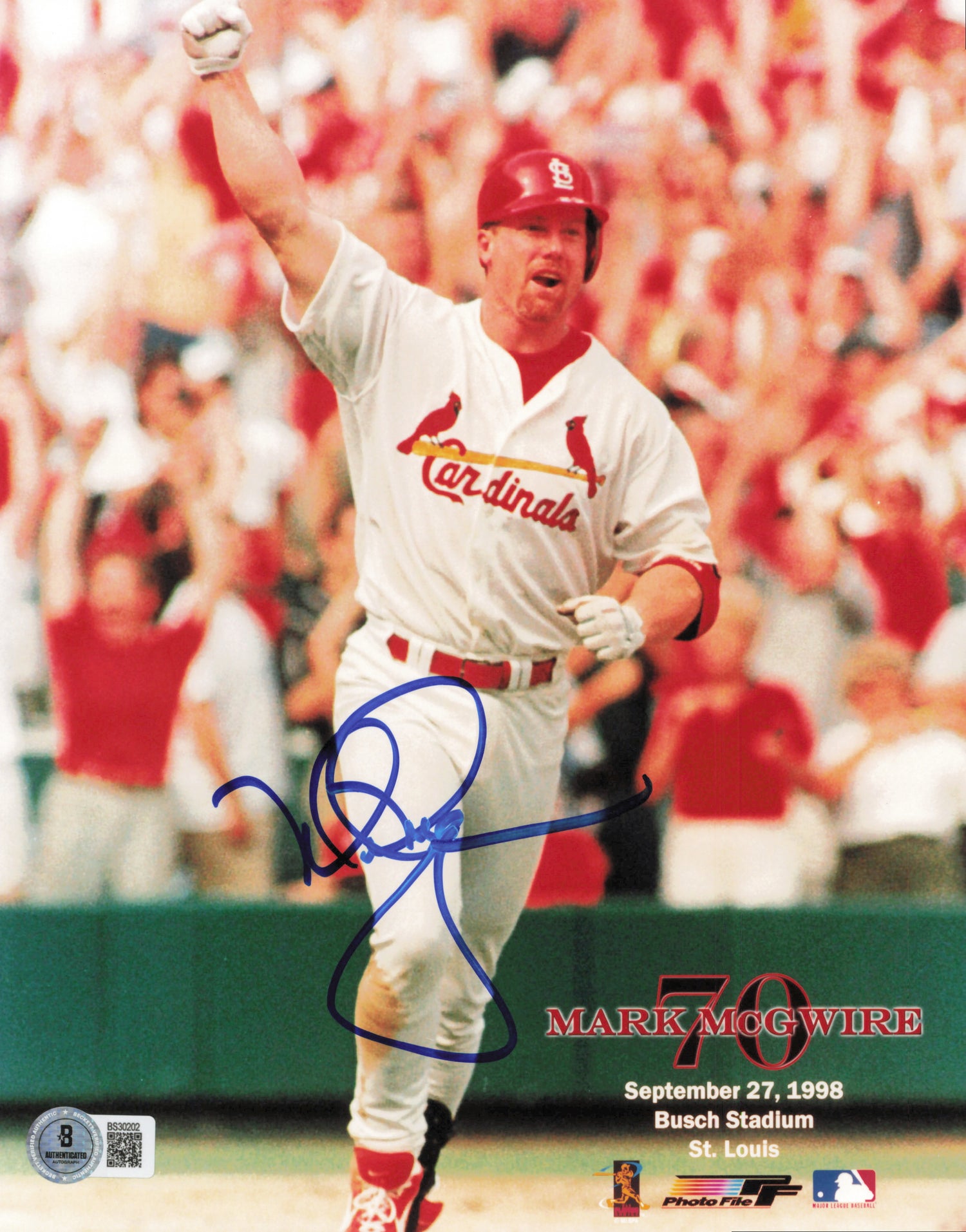Mark McGwire Autographed 8x10 Photo St. Louis Cardinals Beckett BAS QR #BS30202