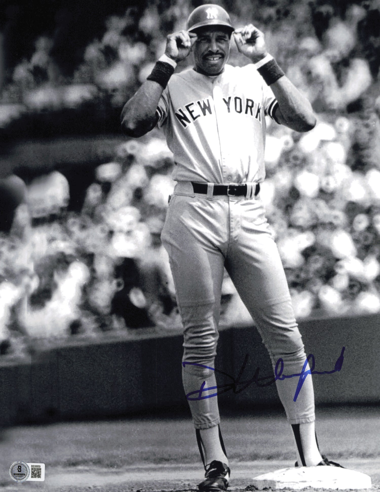 Dave Winfield Autographed 11x14 Photo New York Yankees Beckett BAS QR #SB30659