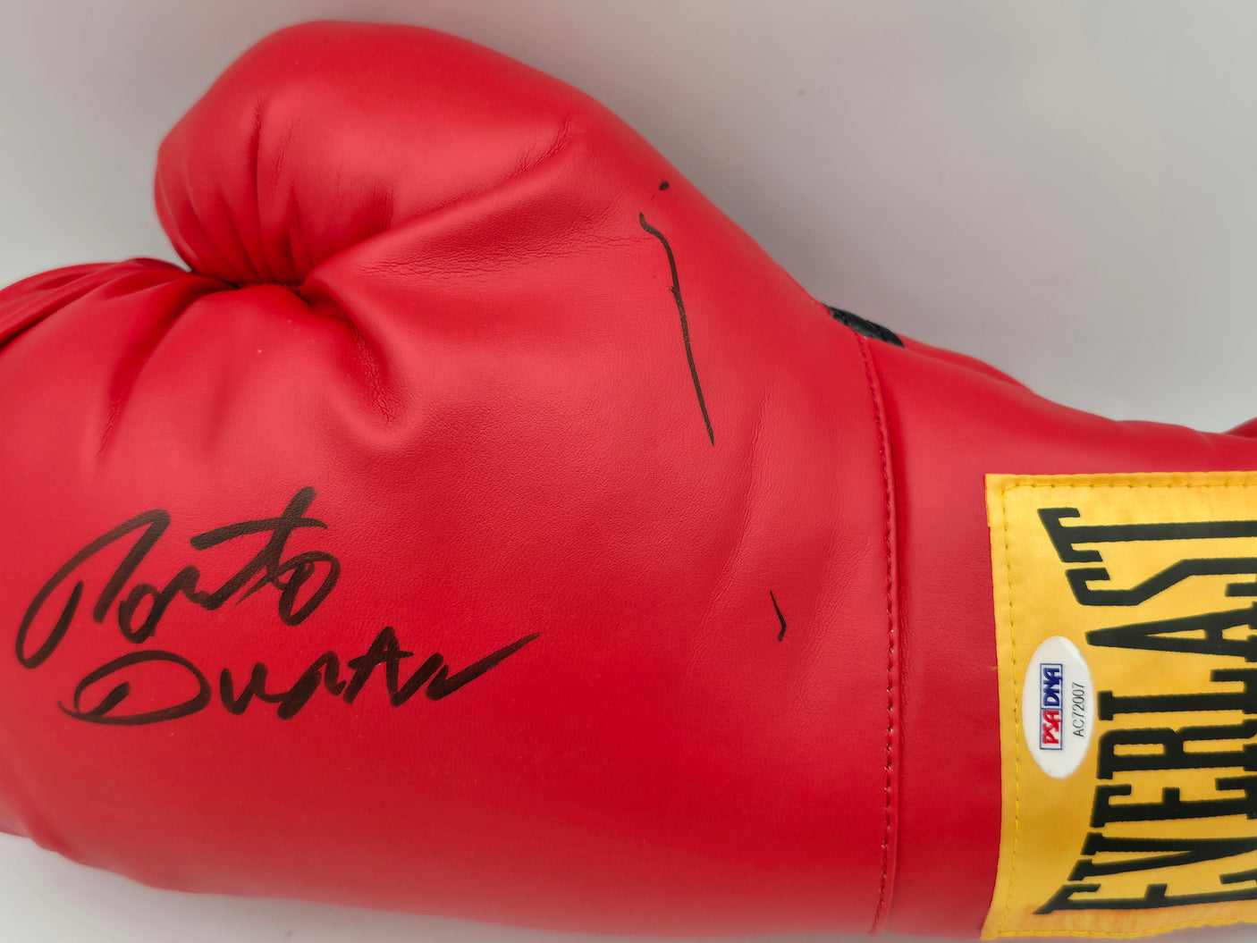 Roberto Duran Autographed Red Everlast Boxing Glove LH PSA/DNA #AC72007