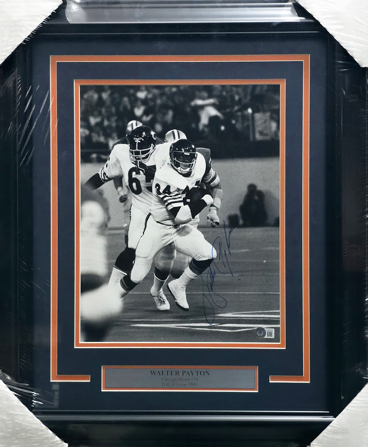 Walter Payton Autographed Framed 11x14 Photo Chicago Bears Beckett BAS #AC95429