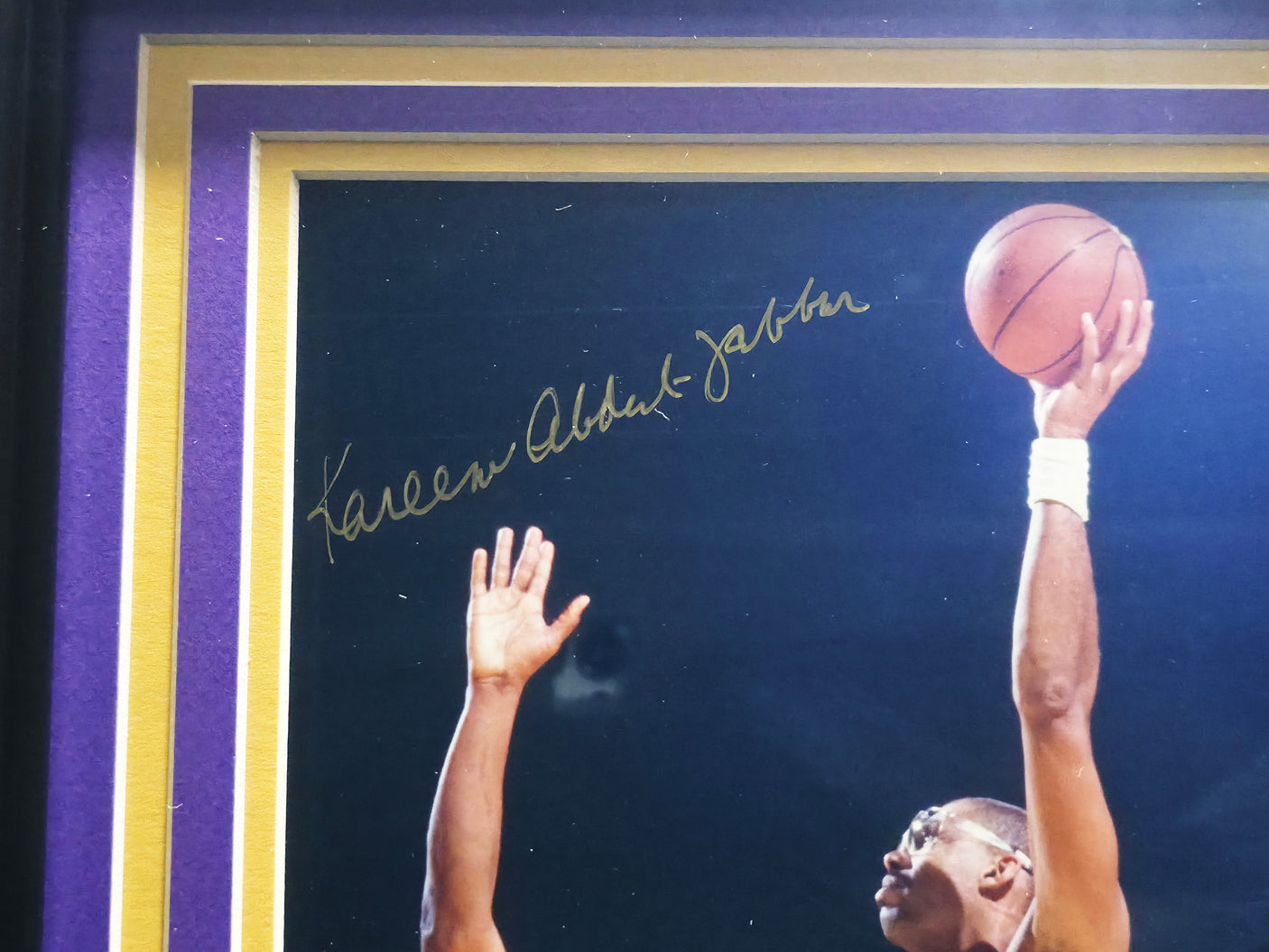 Kareem Abdul Jabbar Autographed Framed 8x10 Photo Los Angeles Lakers Full Name Beckett BAS QR #AE31632