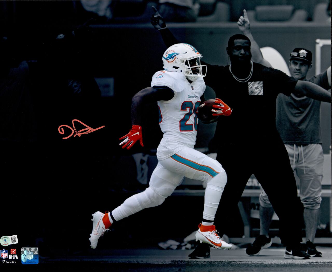De'Von Achane Autographed 16x20 Photo Miami Dolphins Beckett BAS Witness #1W109801