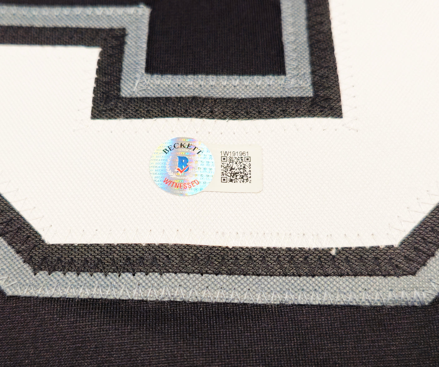 Chicago White Sox Frank Thomas Autographed Black Jersey Beckett BAS Witness Stock #233373