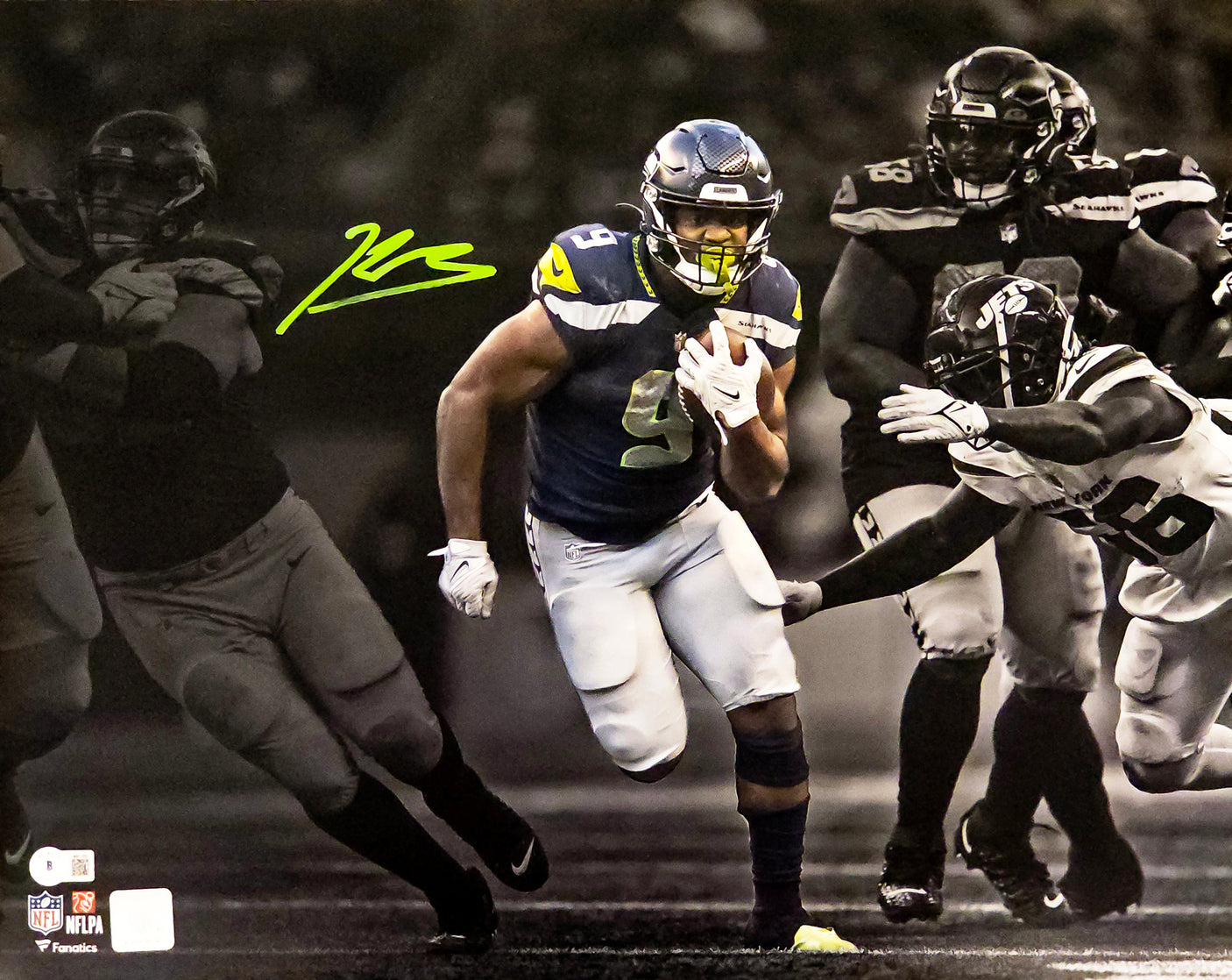 Kenneth Walker III Autographed 16x20 Photo Seattle Seahawks Spotlight Beckett BAS Witness Stock #220406
