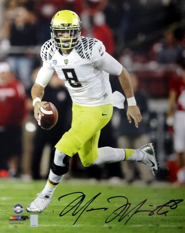 Marcus Mariota Autographed 16x20 Photo Oregon Ducks MM Holo Stock #87193