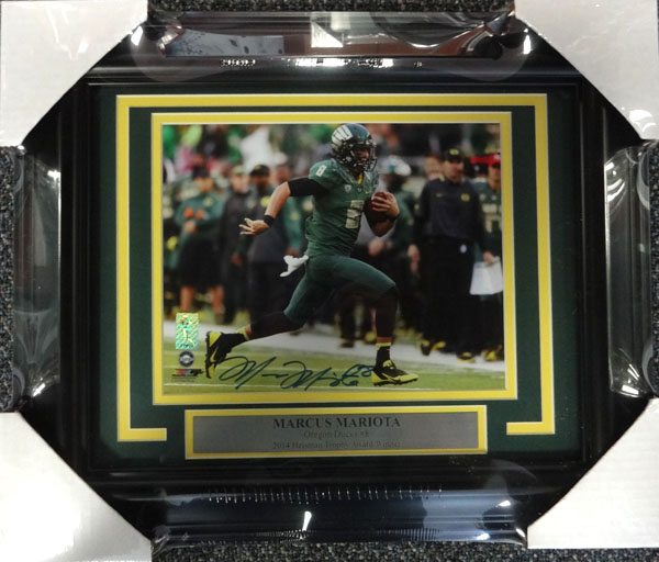 Marcus Mariota Autographed Framed 8x10 Photo Oregon Ducks MM Holo Stock #89817
