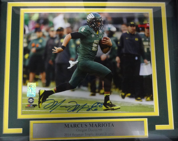 Marcus Mariota Autographed Framed 8x10 Photo Oregon Ducks MM Holo Stock #89817