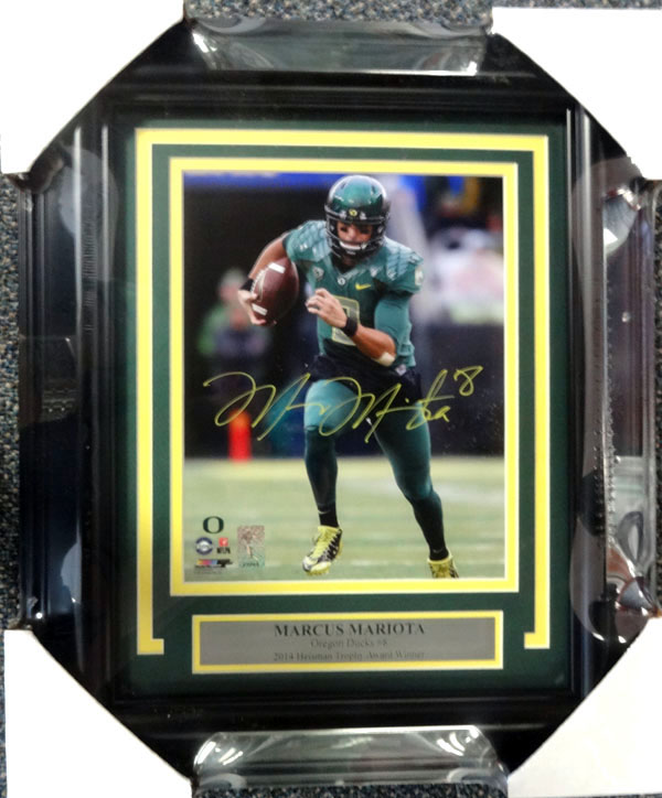 Marcus Mariota Autographed Framed 8x10 Photo Oregon Ducks MM Holo Stock #89821