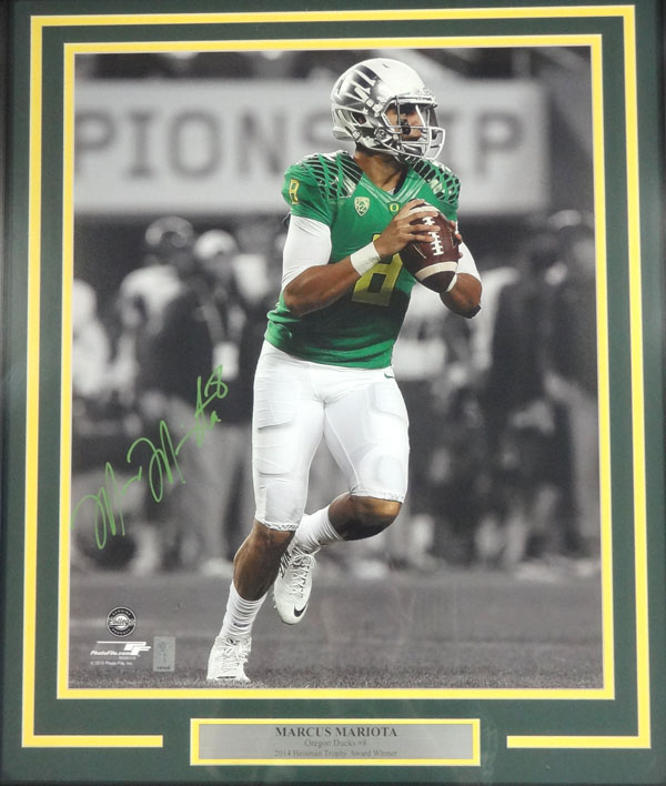 Marcus Mariota Autographed Framed 16x20 Photo Oregon Ducks MM Holo Stock #89814