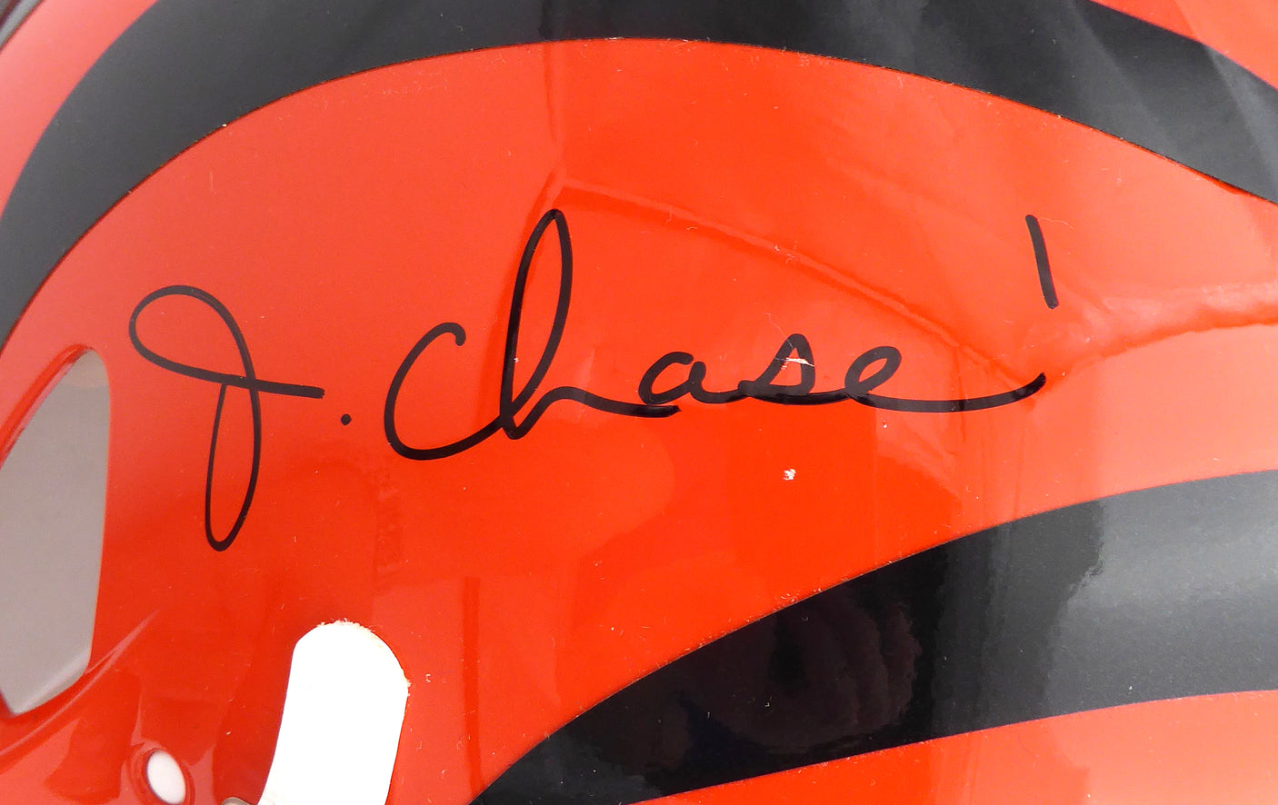 Ja'Marr Chase Autographed Cincinnati Bengals Full Size Authentic Helmet Beckett BAS Witness #3W056093