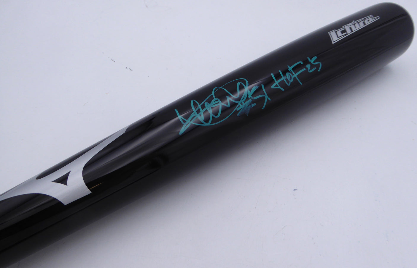Ichiro Suzuki Autographed Black Player Model Mizuno Bat Seattle Mariners "#51 & HOF 25" (Smudged) Beckett BAS QR #2W517207