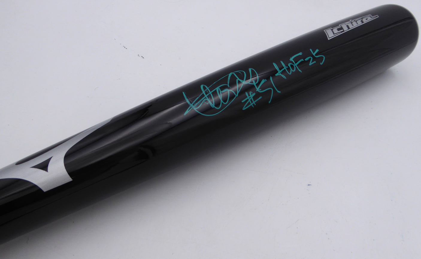 Ichiro Suzuki Autographed Black Player Model Mizuno Bat Seattle Mariners "#51 & HOF 25" Beckett BAS QR #2W517206
