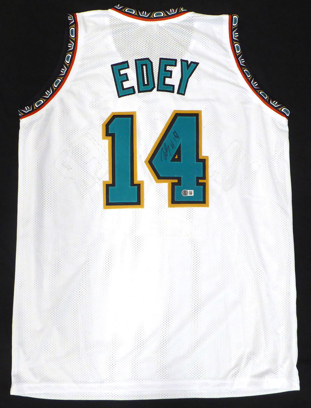Memphis Grizzlies Zach Edey Autographed White Custom Jersey Beckett BAS QR #3W115175