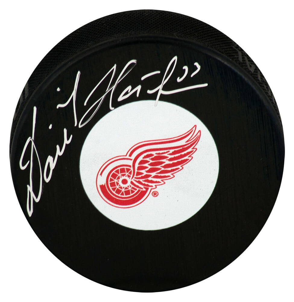 Dominik Hasek Signed Detroit Red Wings Medium Logo Hockey Puck