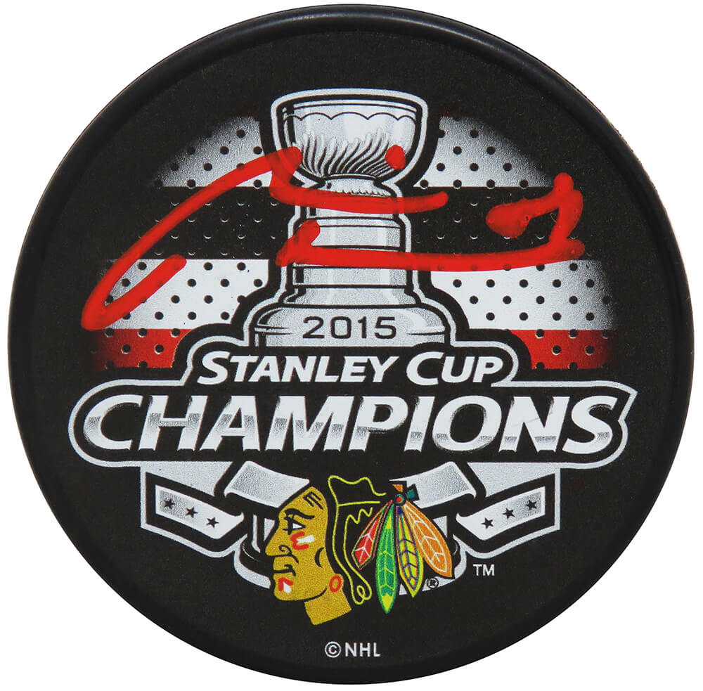 Marian Hossa Signed Blackhawks 2015 Stanley Cup Champs Logo Hockey Puck (Red Ink)