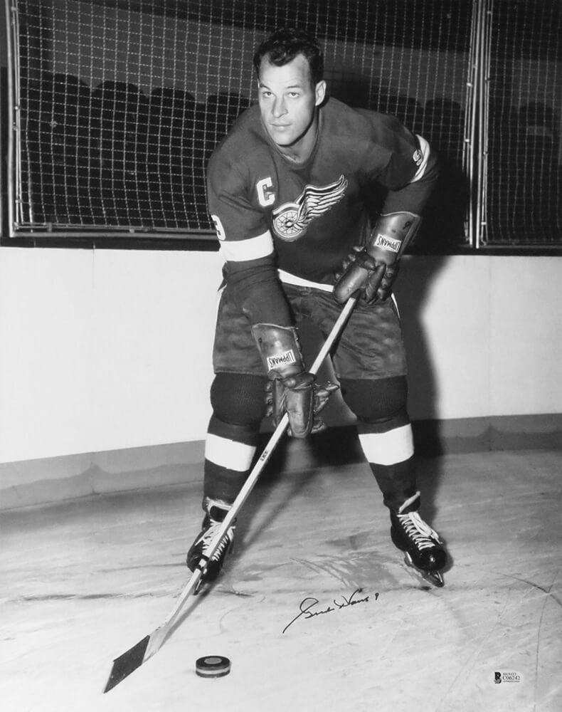 Gordie Howe Signed Red Wings B&W Stance 16x20 Photo (Beckett)