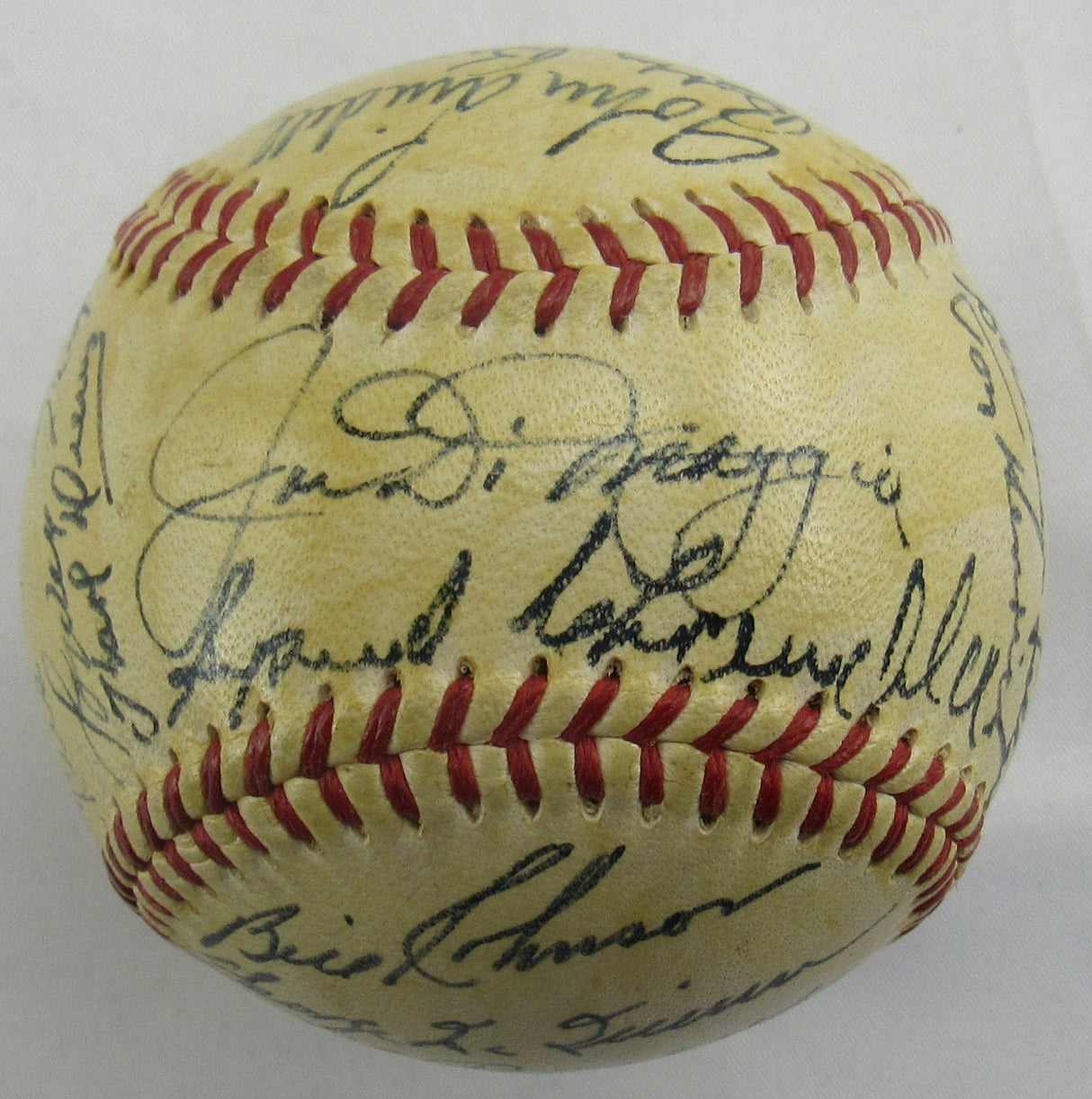 Joe DiMaggio, Yogi Berra, Phil Rizzuto +23 1948 Yankees Team Signed Auto Rawlings Baseball JSA LOA ZZ82757