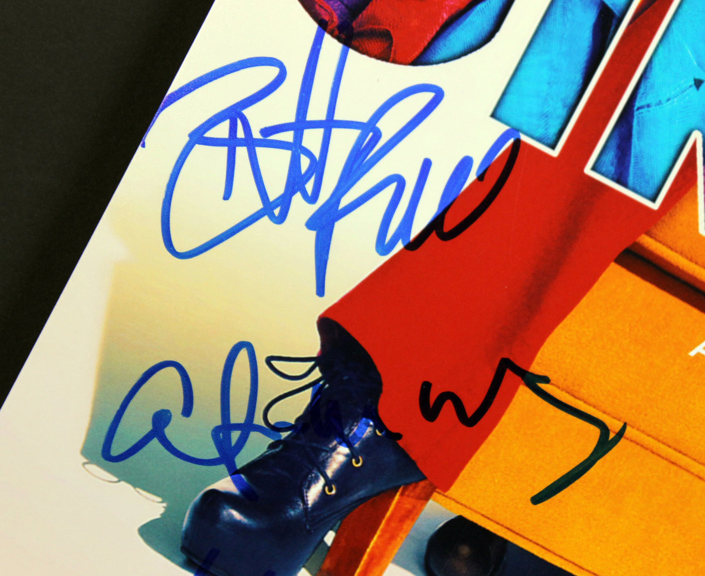 Girlboss (Britt Robertson, Johnny Simmons +9) Signed 12x18 Photo BAS #A85161