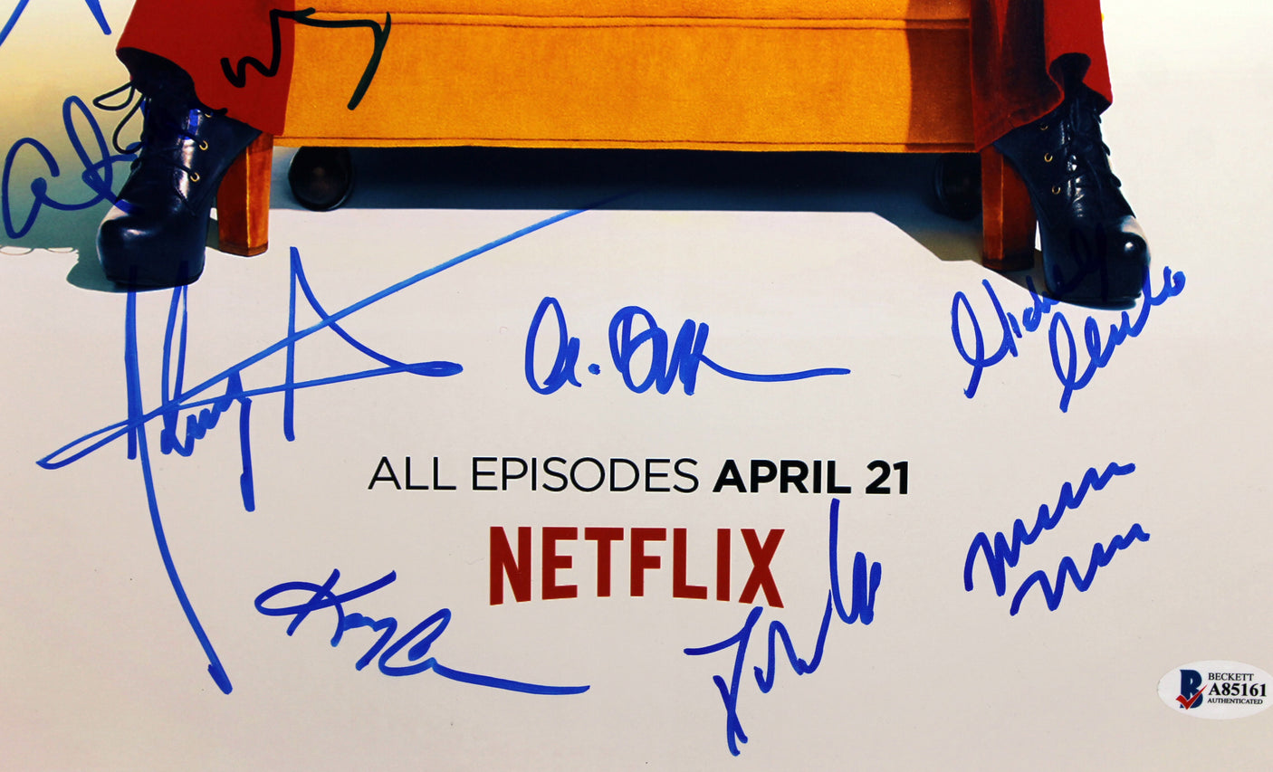 Girlboss (Britt Robertson, Johnny Simmons +9) Signed 12x18 Photo BAS #A85161