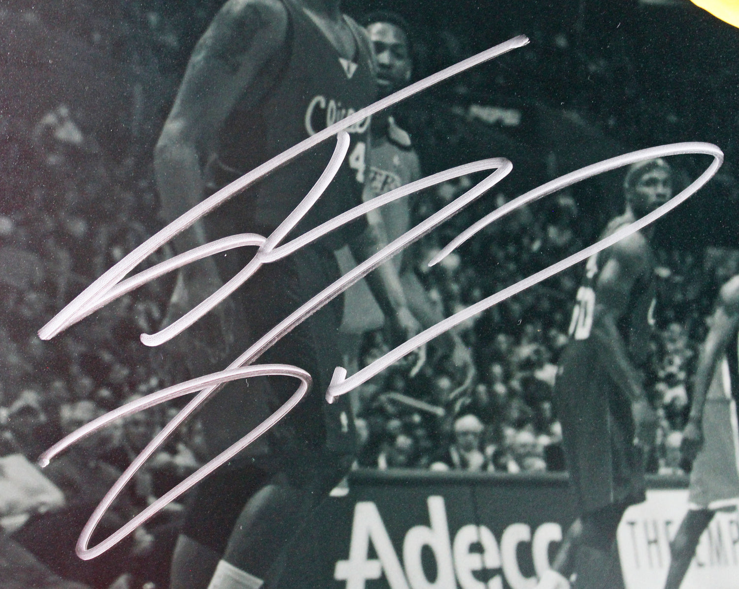 Lakers Shaquille O'Neal Signed 16x20 Vertical Spotlight Photo BAS Witnessed