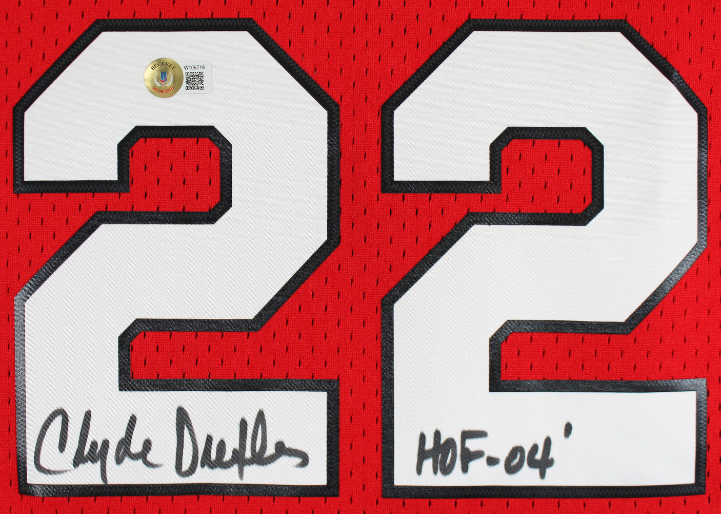 Blazers Clyde Drexler "HOF 04" Signed Red Mitchell & Ness Jersey BAS Witnessed