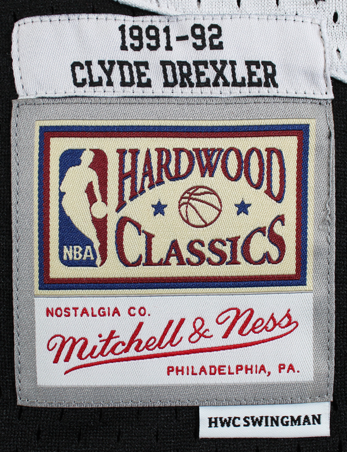 Blazers Clyde Drexler "HOF 04" Signed Black Mitchell & Ness Jersey BAS Witnessed