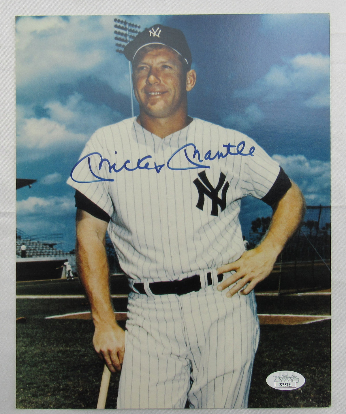 Mickey Mantle Signed 8x10 Photo JSA LOA ZZ85321
