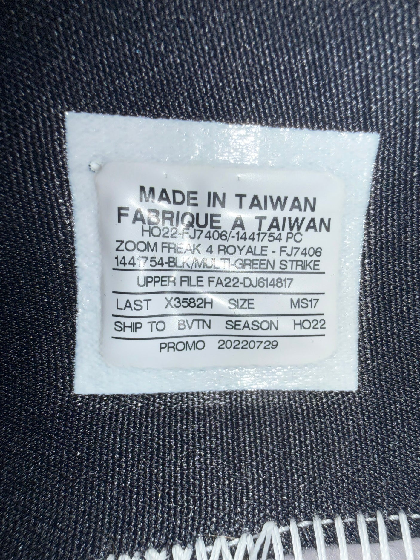 Giannis Antetokounmpo Autographed 2022 Player Exclusive (PE) Promo Black, Multi & Color Nike Zoom Freak 4 Royale Shoes Milwaukee Bucks Size 17 Beckett BAS Witness Stock #252724