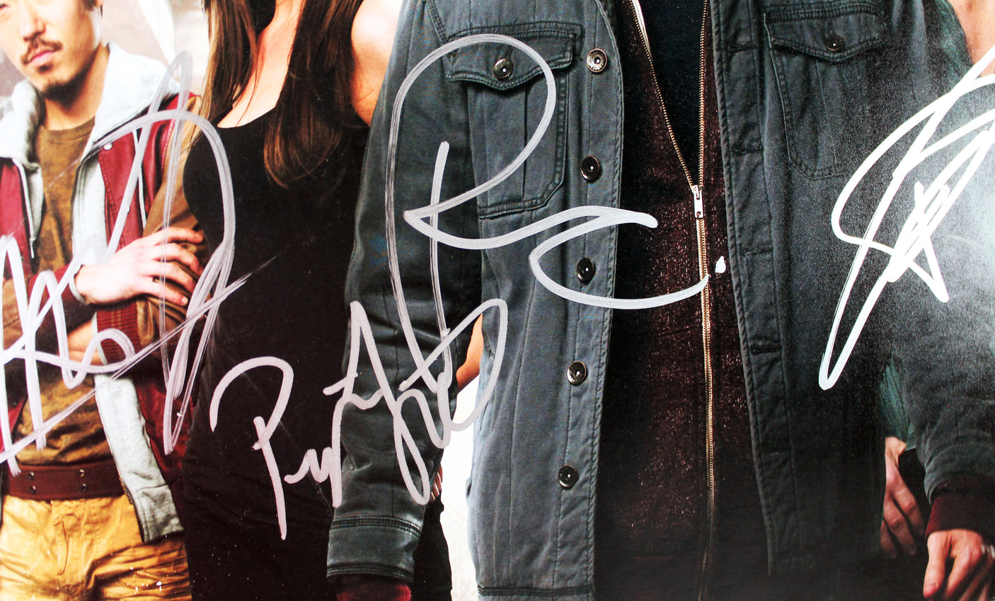 Tomorrow People (3) Amell, List, Yoo & Mitchell Signed 11x14 Photo BAS #AD64140