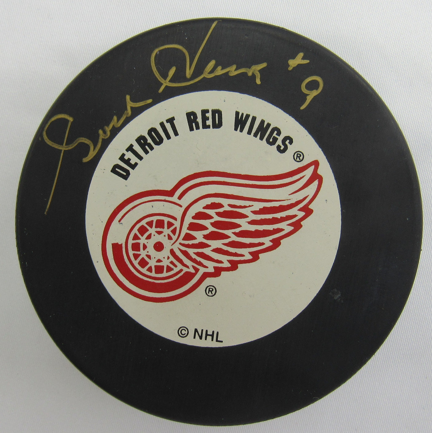 Gordie Howe Signed Auto Hockey Puck JSA CI59577