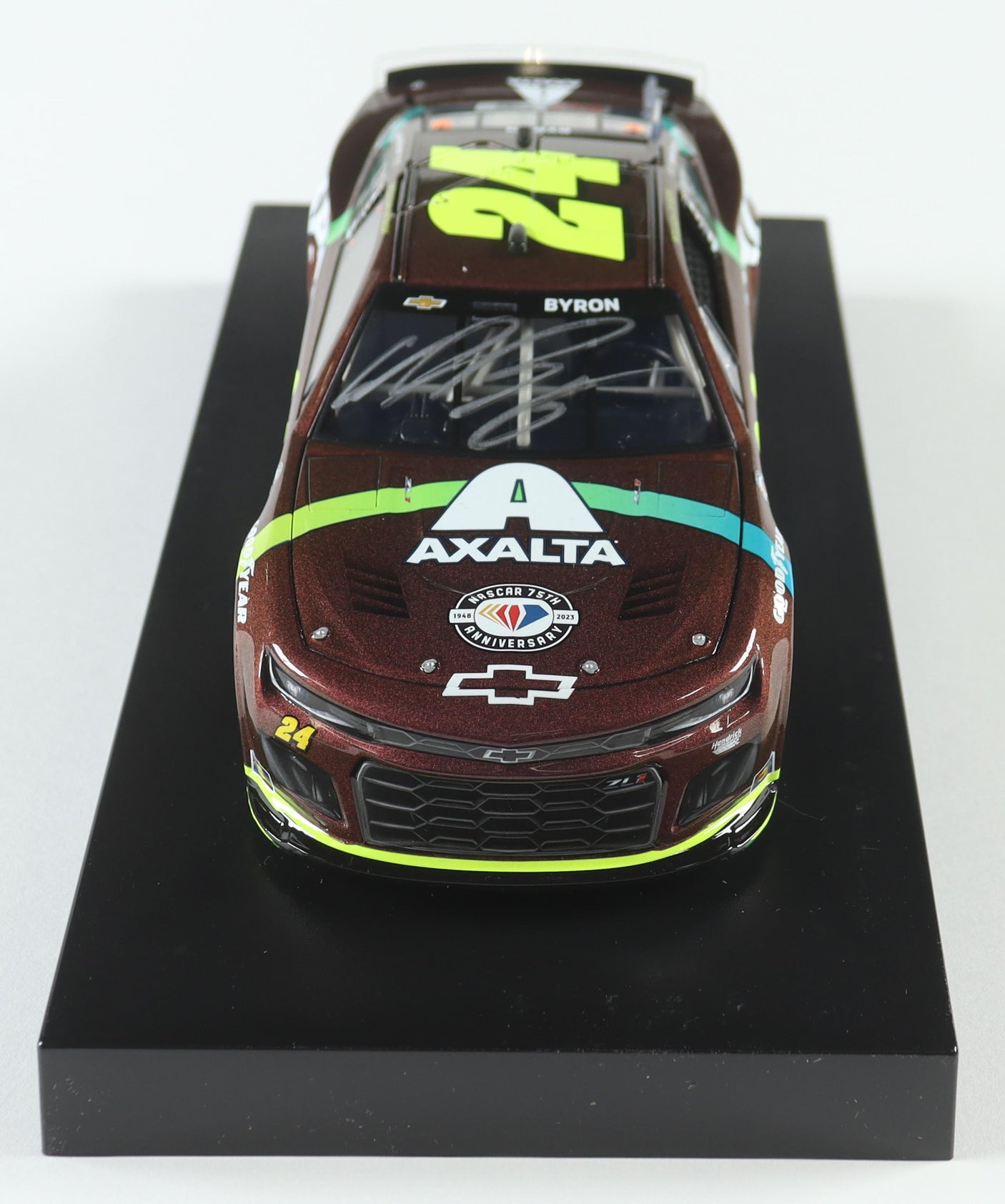 William Byron Signed 2023 Axalta Throwback 1:24 Diecast Car – Limited Edition (COA)