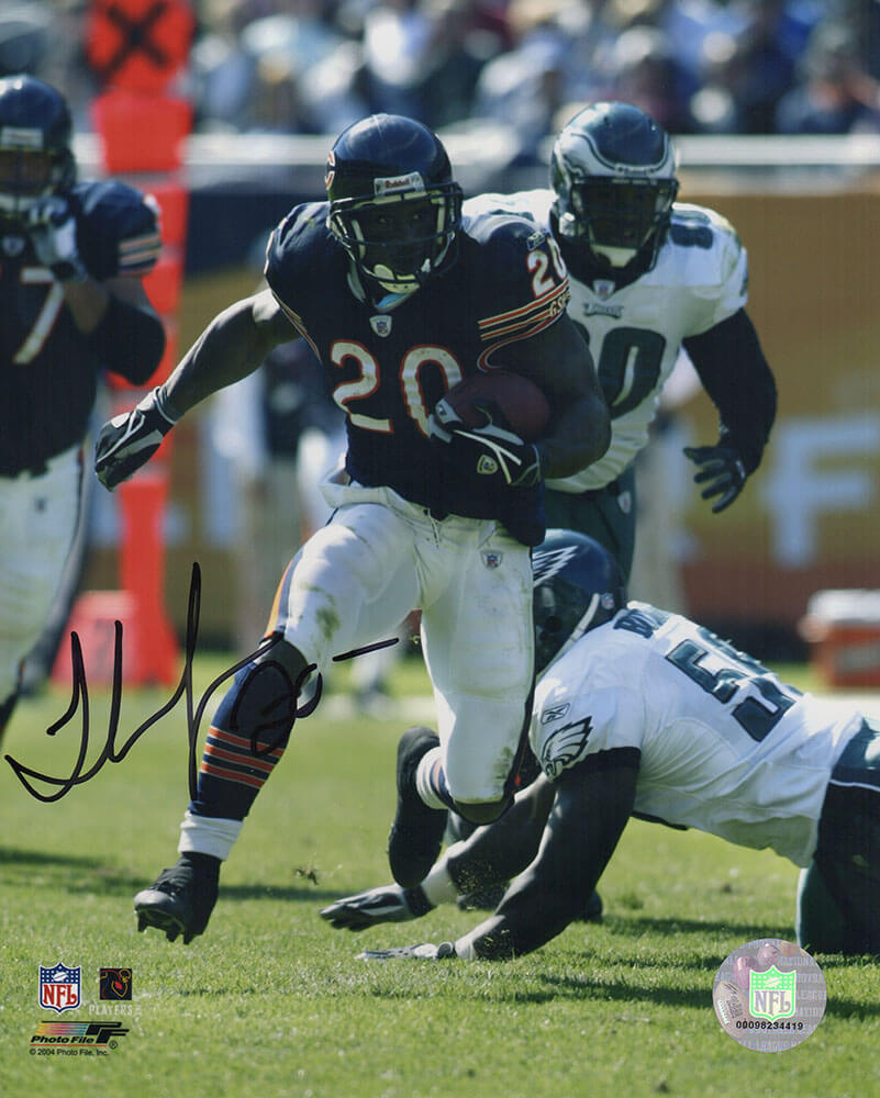 Thomas Jones Signed Chicago Bears Navy Jersey Action vs Eagles 8x10 Photo