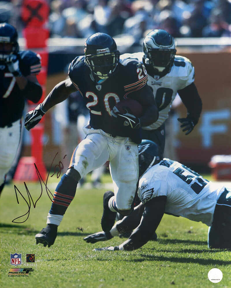 Thomas Jones Signed Chicago Bears Navy Jersey Action vs Eagles 16x20 Photo