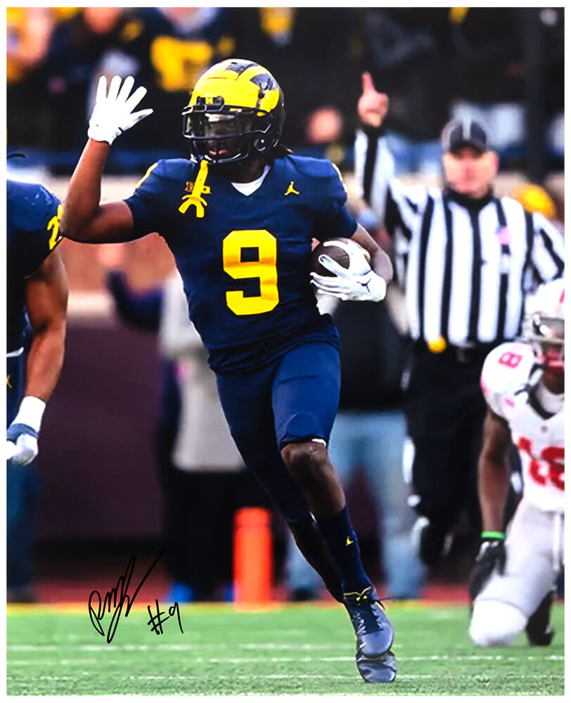 Rod Moore Signed Michigan Wolverines Navy Jersey With Football 16x20 Photo