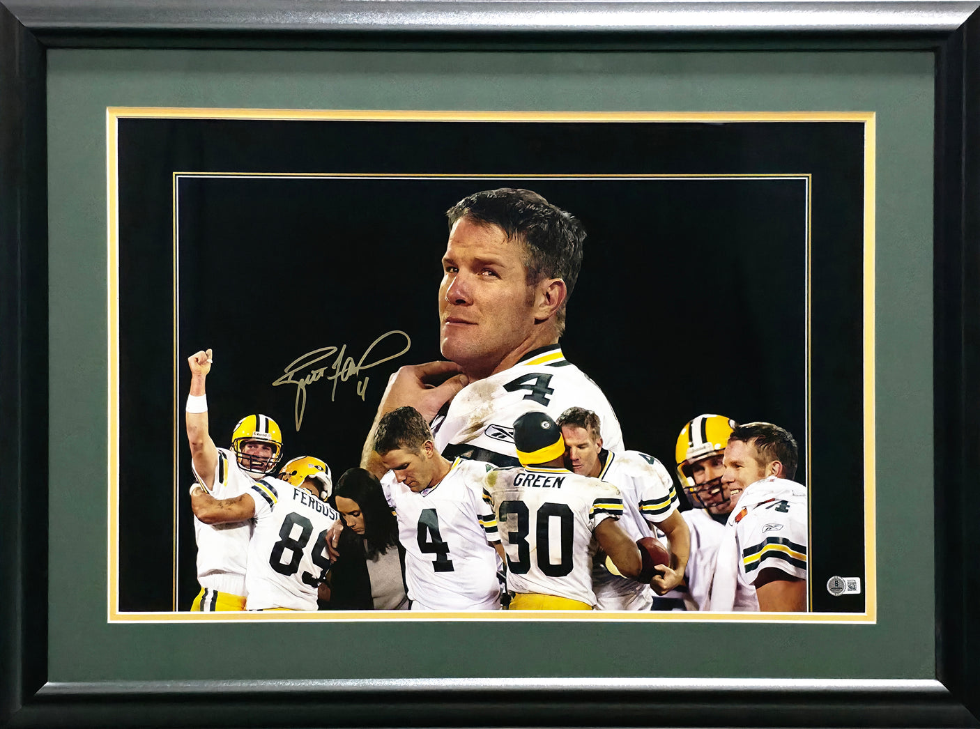 Brett Favre Autographed Framed 16x24 Photo Green Bay Packers Beckett BAS QR #BS43786