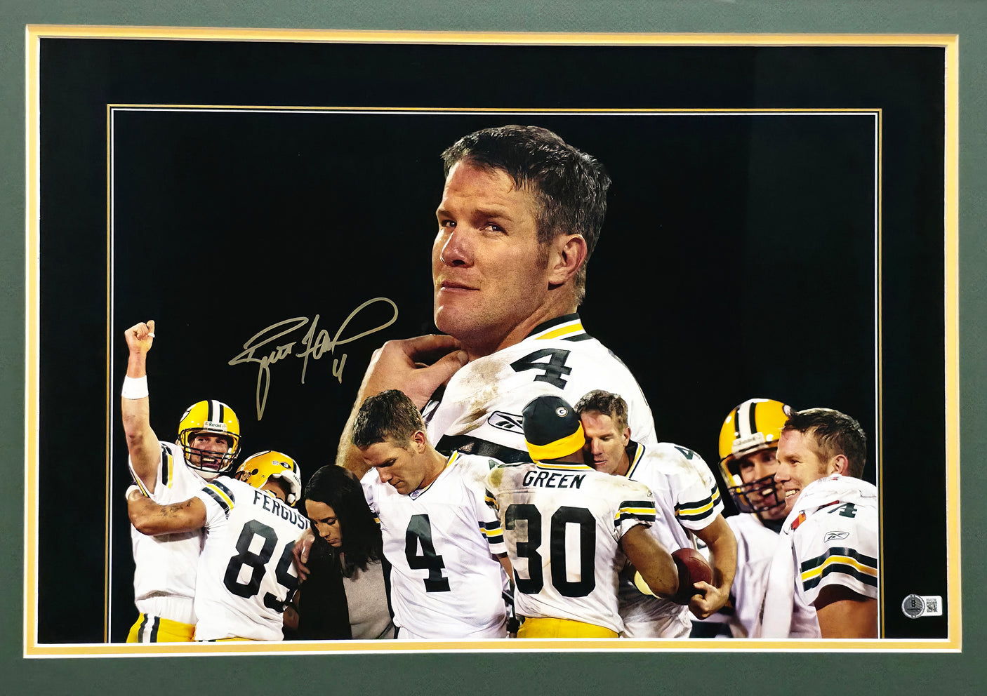 Brett Favre Autographed Framed 16x24 Photo Green Bay Packers Beckett BAS QR #BS43786