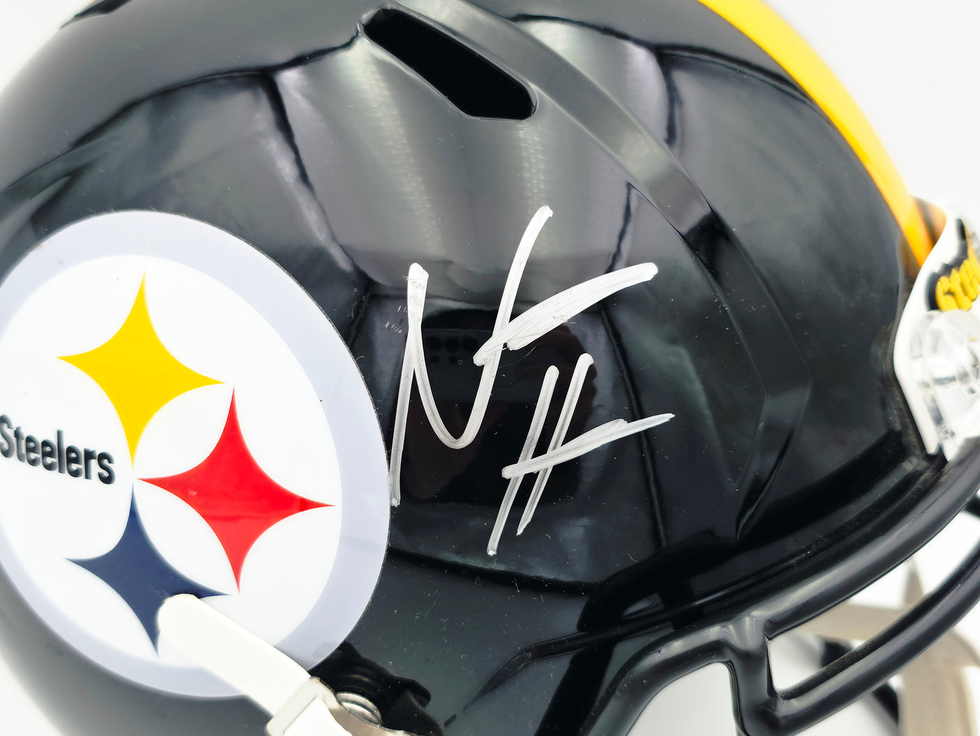 Najee Harris Autographed Pittsburgh Steelers Full Size Black Replica Salute Helmet Fanatics Holo #B107792