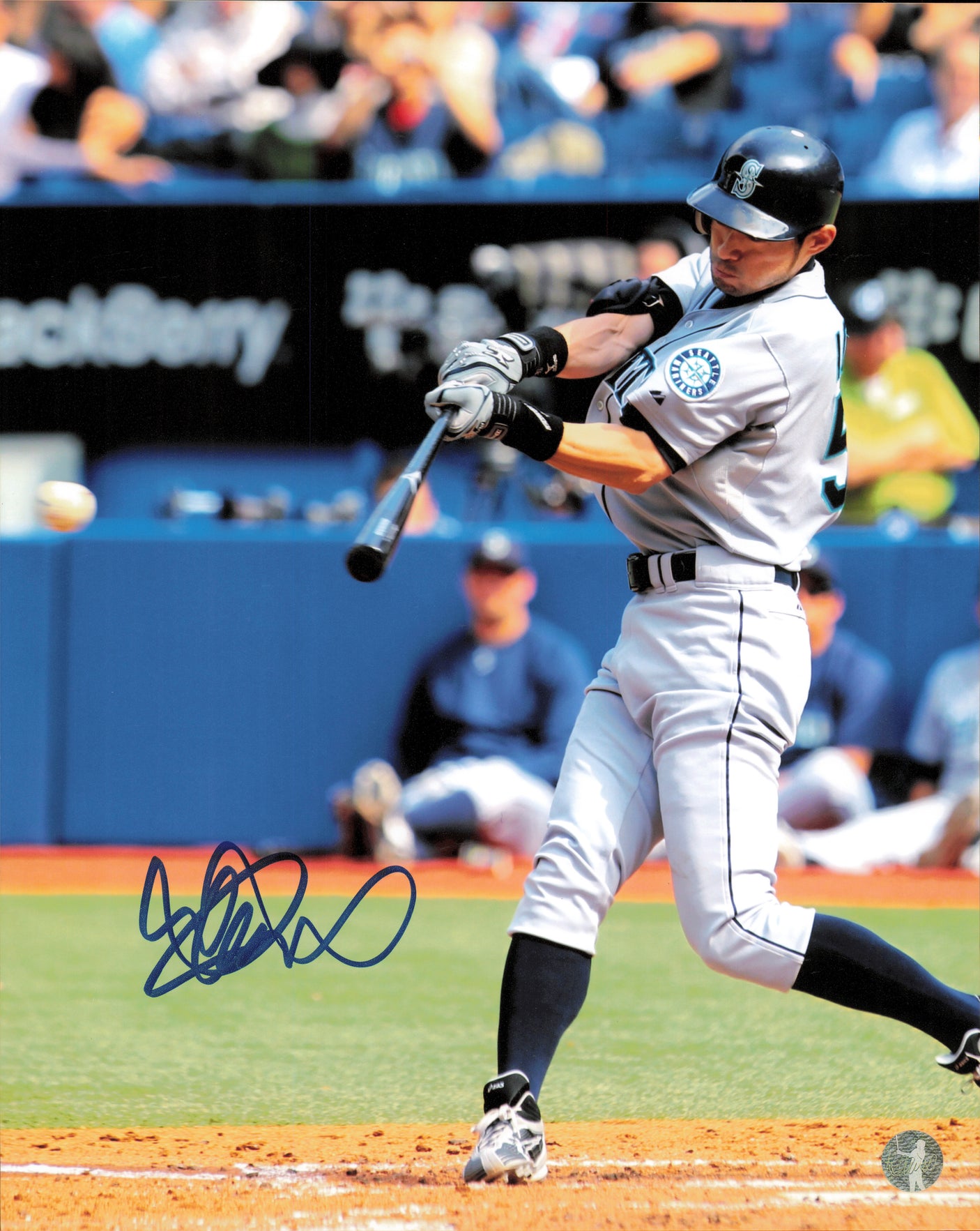 Ichiro Suzuki Autographed 8x10 Photo Seattle Mariners IS Holo SKU #254517