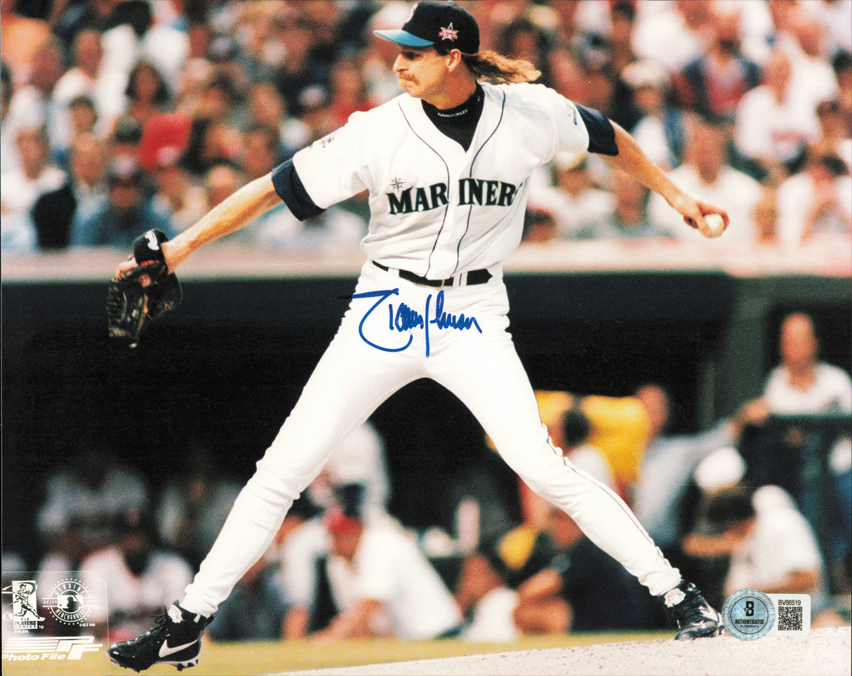Randy Johnson Autographed 8x10 Photo Seattle Mariners Beckett BAS QR #BV86519