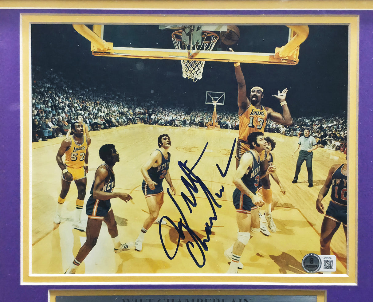 Wilt Chamberlain Autographed Framed 8x10 Photo Los Angeles Lakers Beckett BAS #AE85138