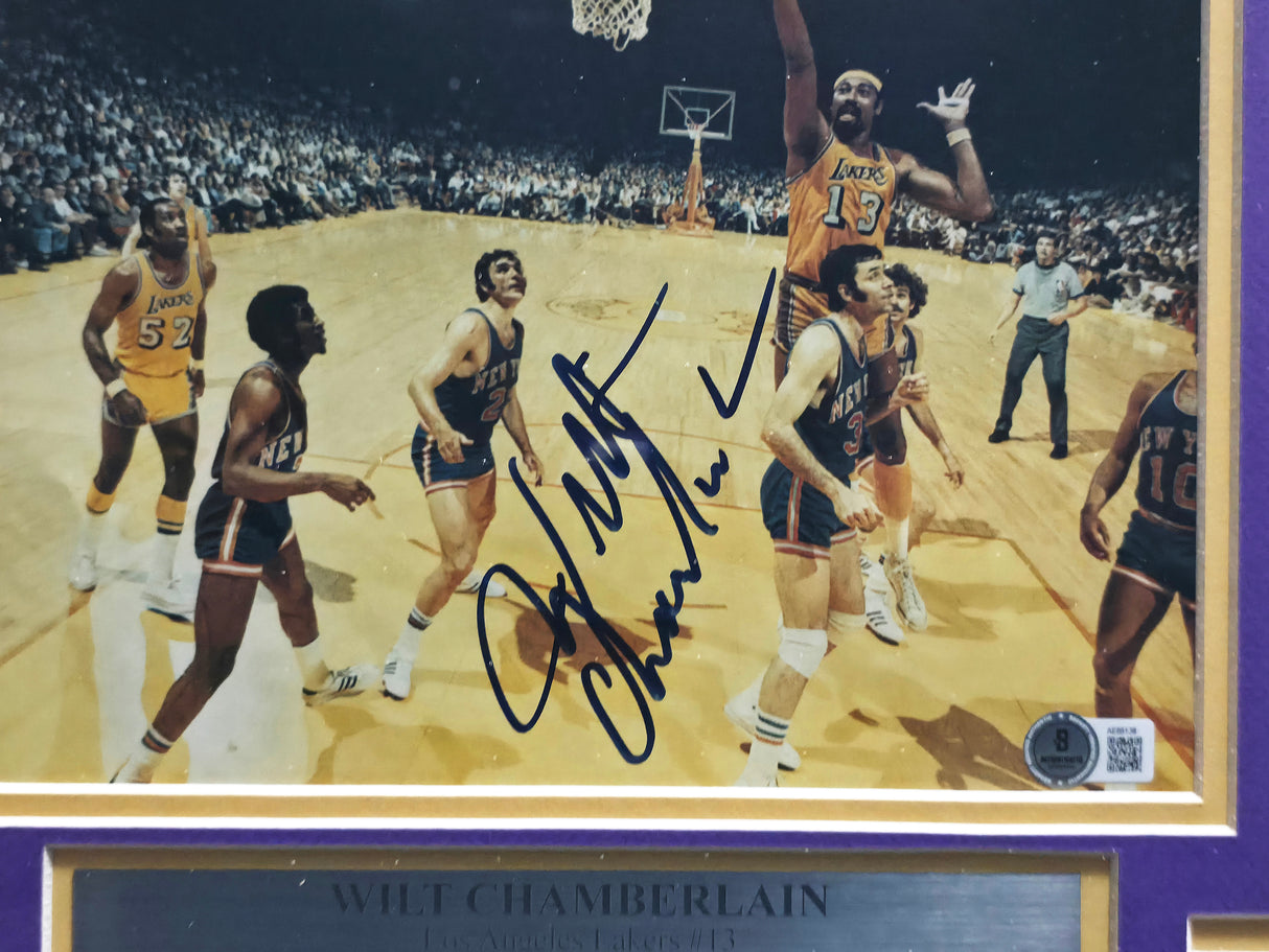 Wilt Chamberlain Autographed Framed 8x10 Photo Los Angeles Lakers Beckett BAS #AE85138