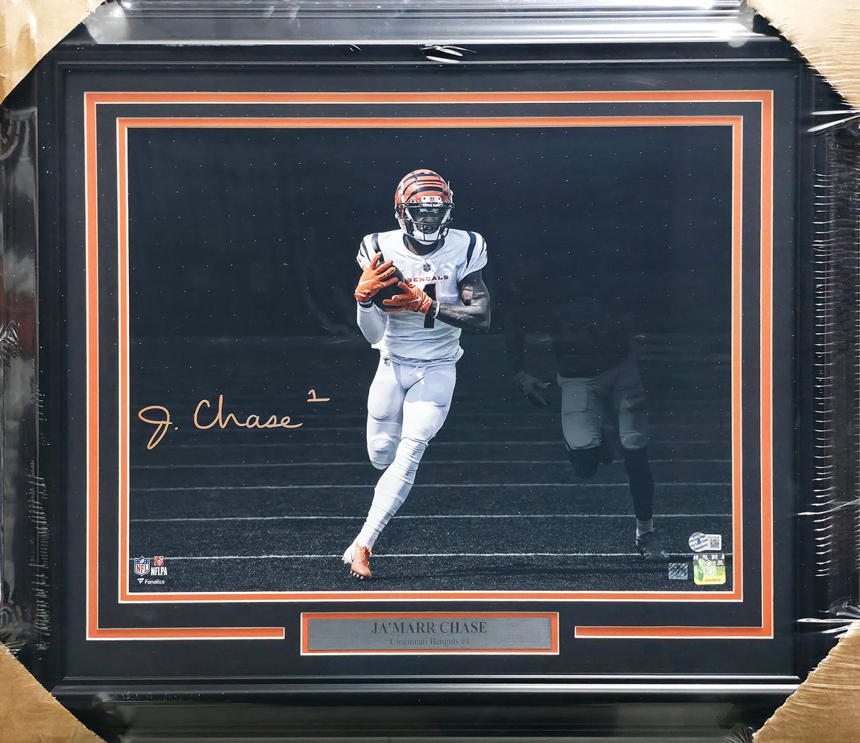 Ja'Marr Chase Autographed Framed 16x20 Photo Cincinnati Bengals Beckett BAS Witness #WU15656
