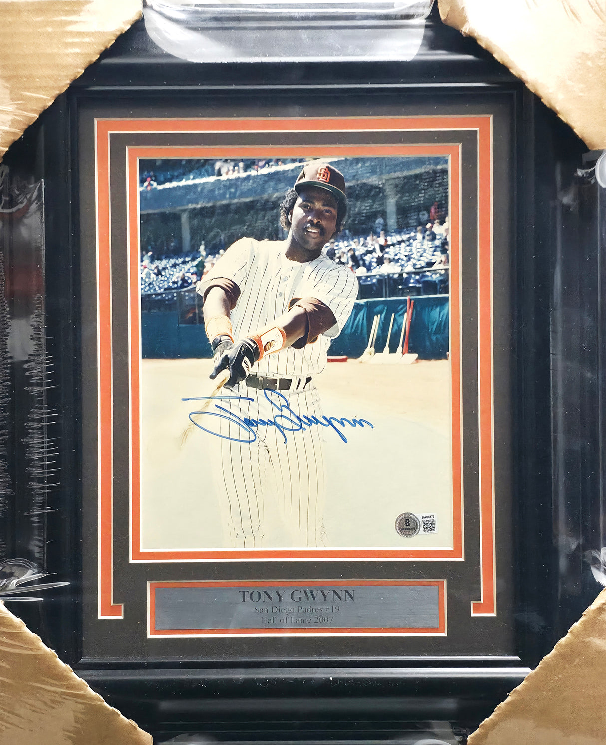 Tony Gwynn Autographed Framed 8x10 Photo San Diego Padres Beckett BAS QR #BW06377