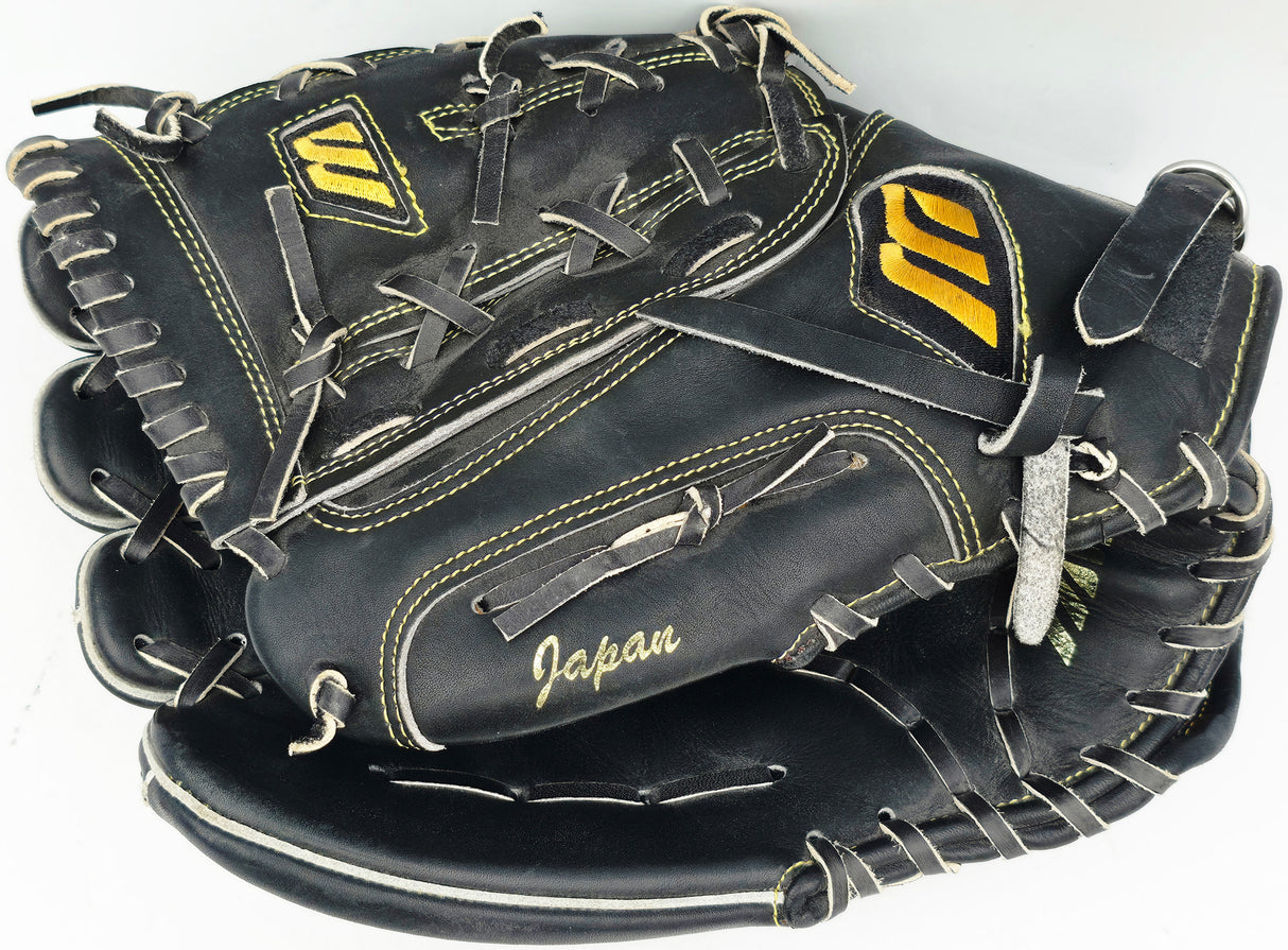 Bill Krueger Autographed Game Used Black Mizuno Fielding Glove Seattle Mariners "To Colin" SKU #267140