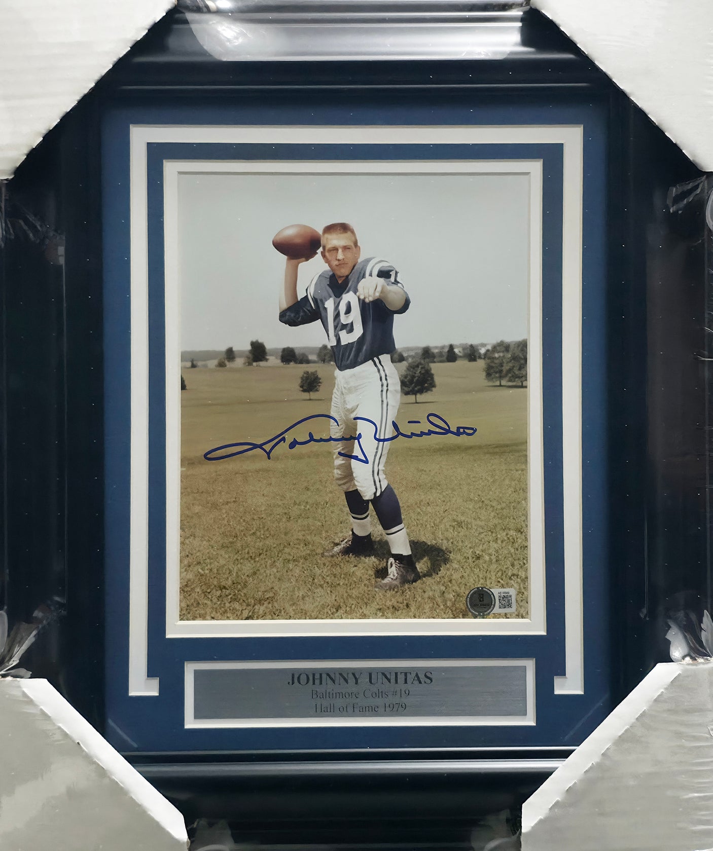 Johnny Unitas Autographed Framed 8x10 Photo Baltimore Colts Beckett BAS #AE16569