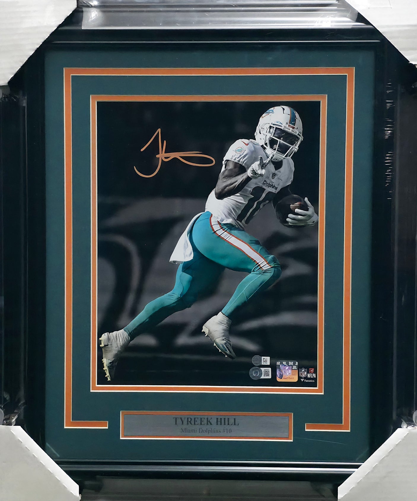 Tyreek Hill Autographed Framed 11x14 Photo Miami Dolphins Beckett BAS Witness #W964537